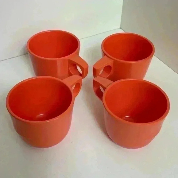 Set of 4 1970 Vanguard by Maplex Melamine coffee or tea mugs in  pinky-orange - Picture 2 of 11